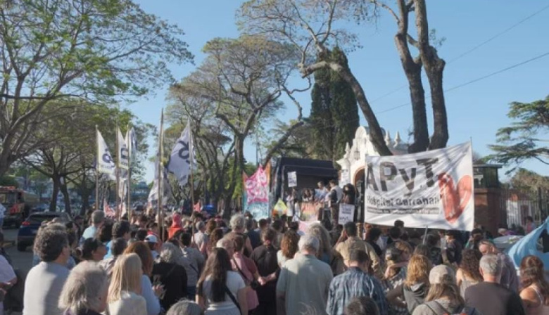 Trabajadores del Hospital Garrahan protestaron frente a la Quinta de Olivos en reclamo por la ley de emergencia pediátrica