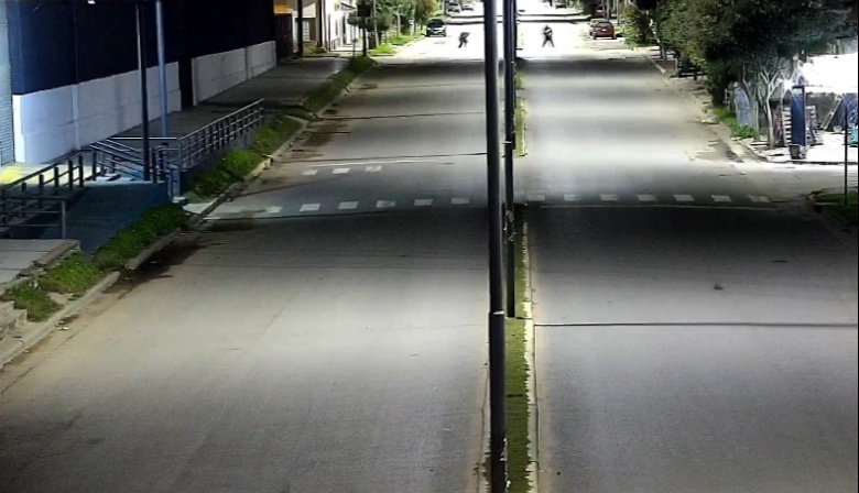 Cámaras del COM permitieron detener a dos personas por robo y drogas en Av. 75
