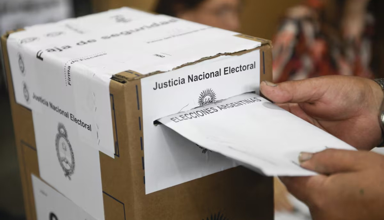 La Provincia otorgará un bono a estatales por su participación en el operativo electoral