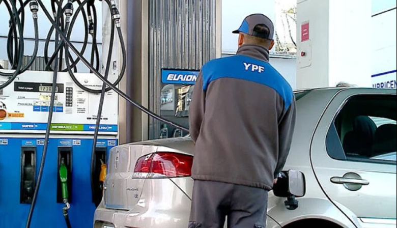 YPF aumentará un 3,5% el precio de las naftas desde esta medianoche