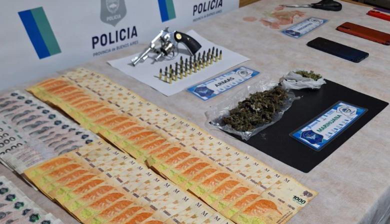 Operativo antidrogas en Quequén: dos detenidos y secuestro de marihuana, dinero y un arma de fuego