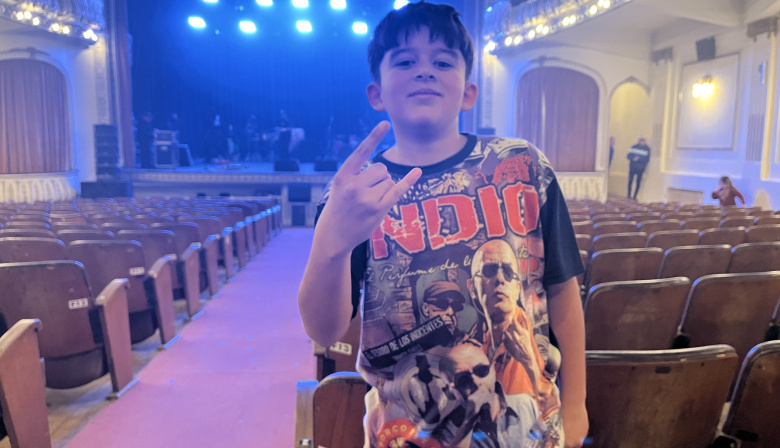Una noche mágica en el Cine Teatro París: Yago cumplió su sueño junto a Cruzando el Charco