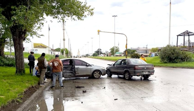 Una bebé resultó herida en un choque en Quequén: el auto que provocó el choque tenía pedido de secuestro por robo