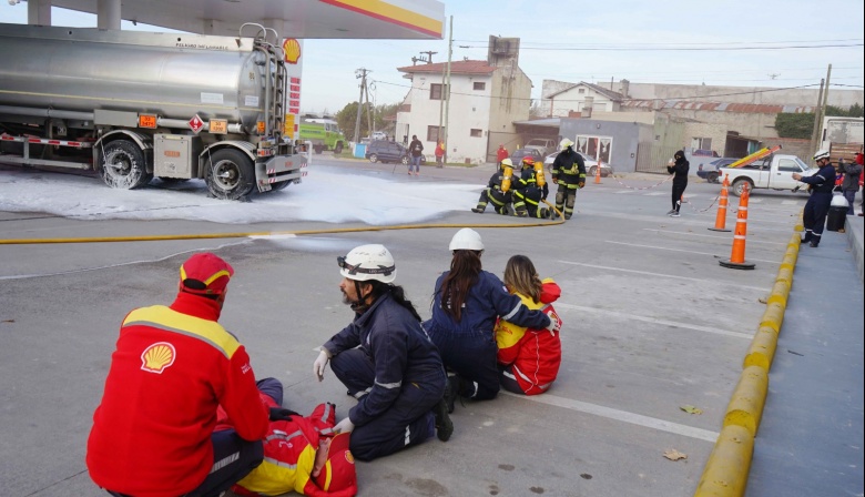 Defensa Civil participó en simulacro de incendio en una estación de servicio