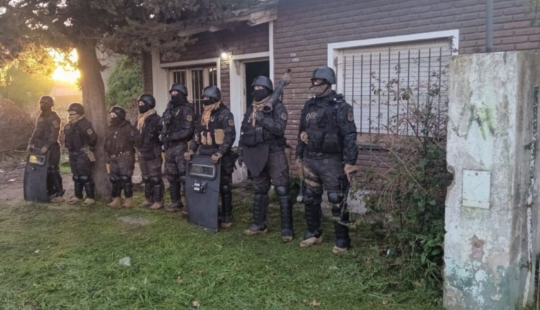 Allanamientos en Quequén: dos aprehendidos y objetos recuperados por hechos de robo