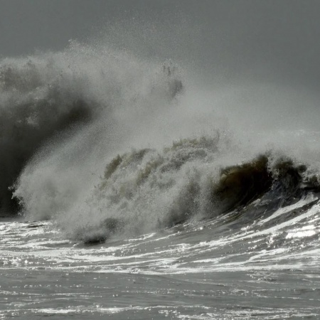 Pronostican olas de mas de 3 metros para Necochea y zona