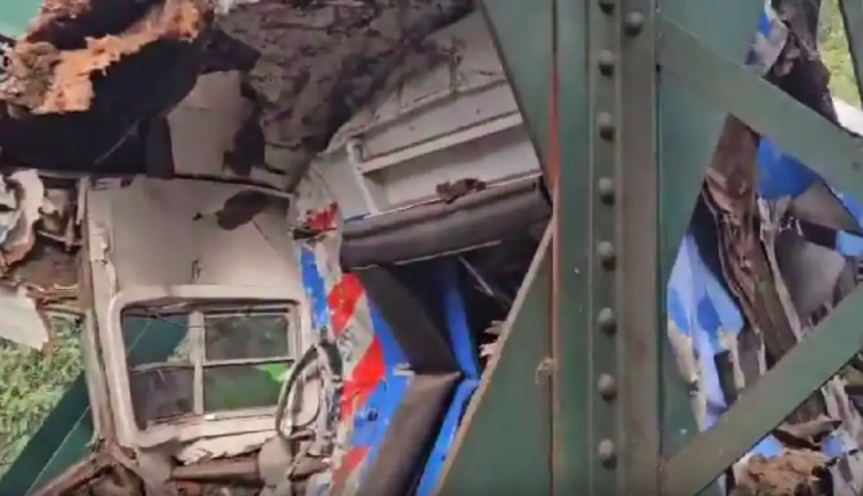 Descarrilamiento de tren en Palermo: Fuerte operativo de emergencia