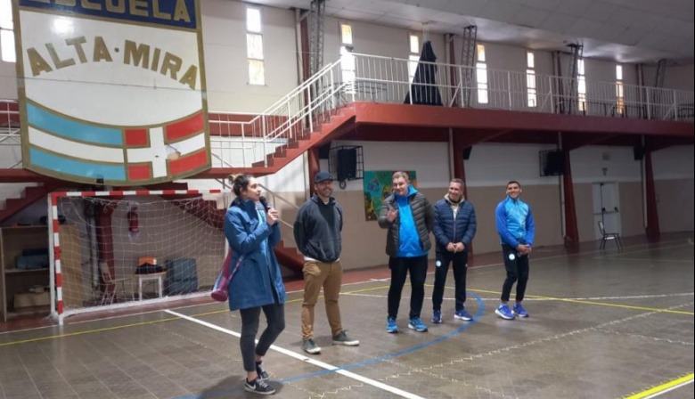 Atletas brindaron charlas sobre el espíritu olímpico en el Colegio Danés
