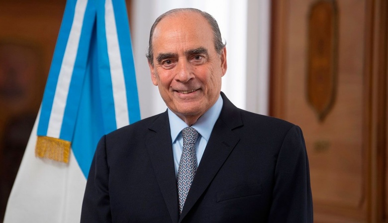 “El Presidente me eligió a mí porque con la política argentina se le hace complicado, no la entiende”
