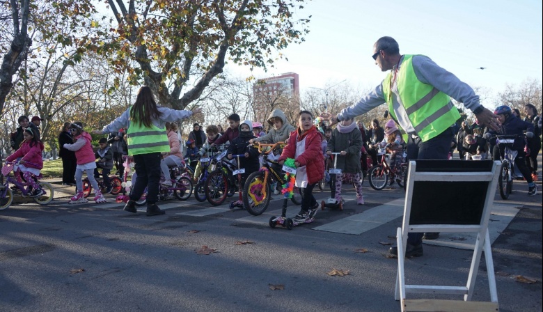 Más de 250 niños participaron de una bicicletada por el Día de la Seguridad Vial