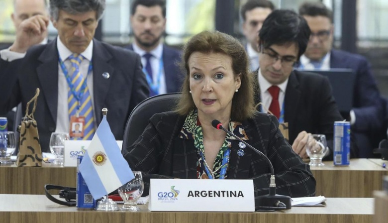 Javier Milei echó a la canciller Diana Mondino por votar a favor de ...