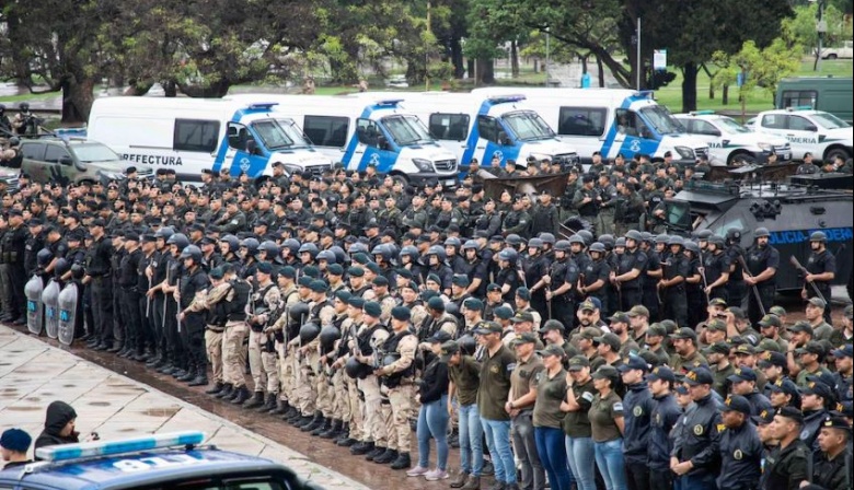 El Gobierno anunció un aumento salarial del 5% para las fuerzas de ...