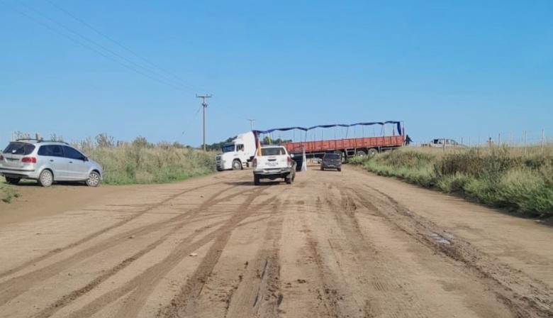 El municipio insta a vehículos pesados a no circular por caminos rurales después de las lluvias