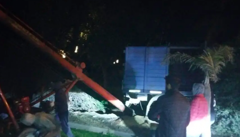 Perdió el control y terminó dentro del patio de una casa: manejaba ...