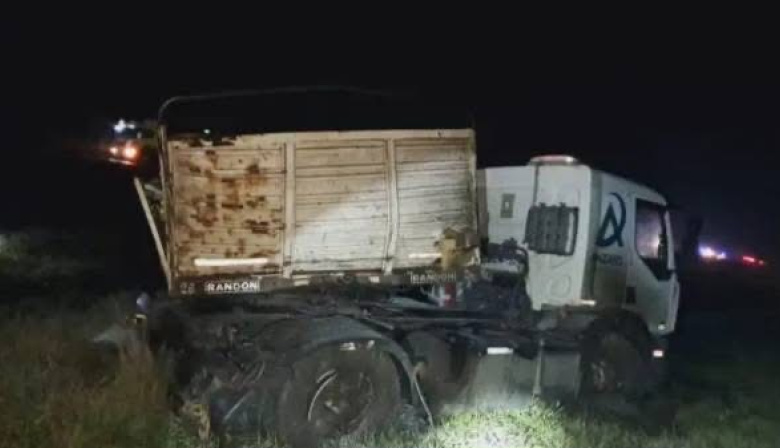 Siniestro en Ruta 3: un necochense herido tras colisión entre camioneta y camión