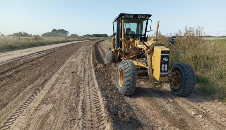 El Municipio anunció la compra de dos motoniveladoras y una pala cargadora mediante un nuevo leasing