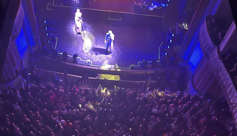 Ale Sergi celebró los 94 años del Cine Teatro París en un show inolvidable de Miranda