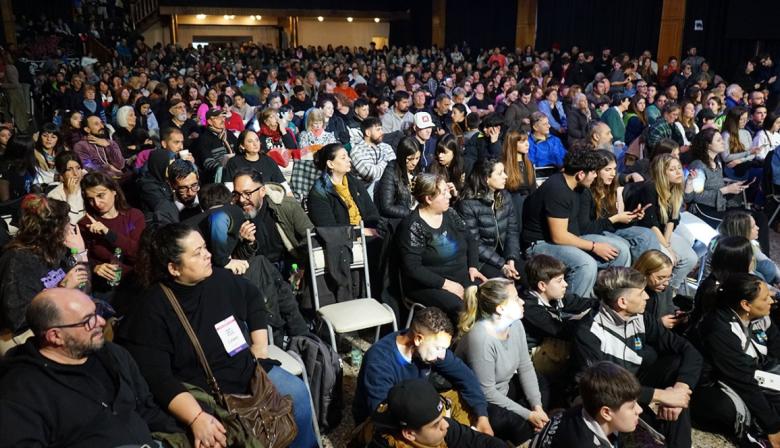 En un Centro Vasco colmado, Necochea cerró su jornada como sede regional de Cultura en Bonaerenses