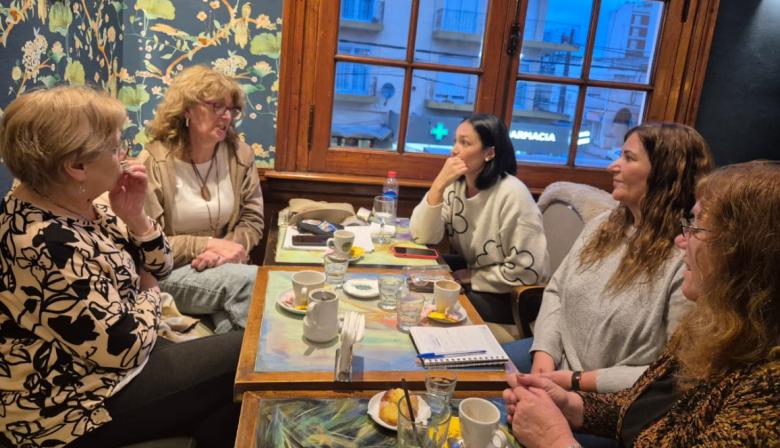 SOMOS Necochea junto a docentes municipales jubiladas: compromiso por el respeto a la ley