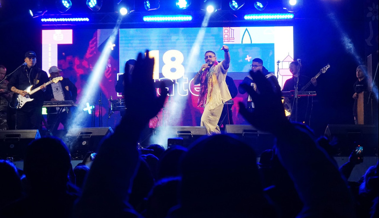 Entre el cariño de la gente y la alegría de “ser partícipes” 18 Kilates deslumbró con su show en Quequén