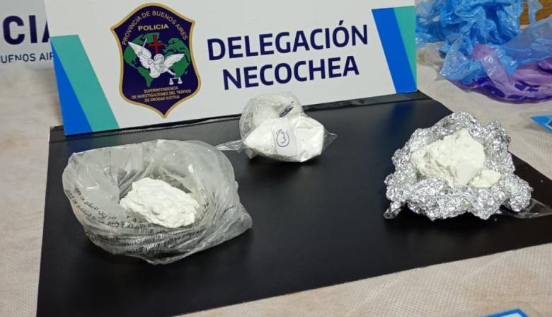 Madre e hija aprehendidas por venta de drogas en el barrio San Martín