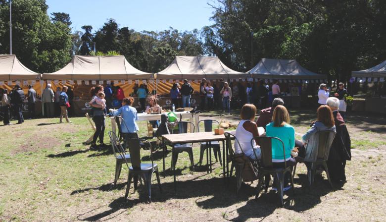 Este sábado la feria Sabe la Tierra regresa al Parque Miguel Lillo