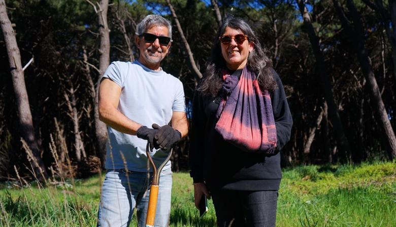 Celebraron los 80 años del Colegio de Farmacéuticos con una plantación conjunta en el Parque Miguel Lillo