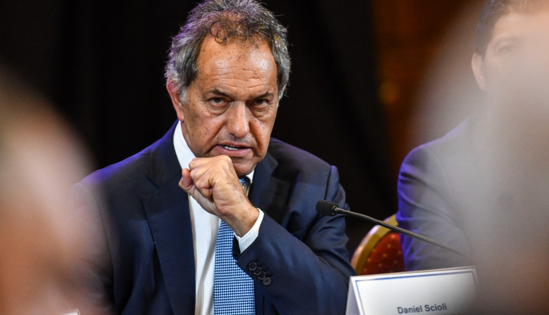 Cruce en La Rural: Un intendente echó a Scioli de un stand turístico