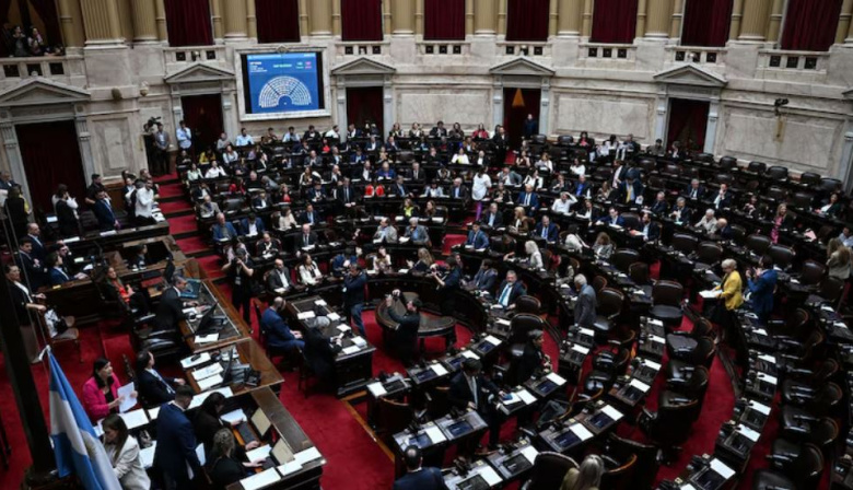 Diputados: la oposición aprobó la ley que restringe el uso de los DNU
