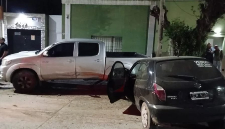 Una mujer alcoholizada chocó contra una camioneta estacionada en la Avenida 42