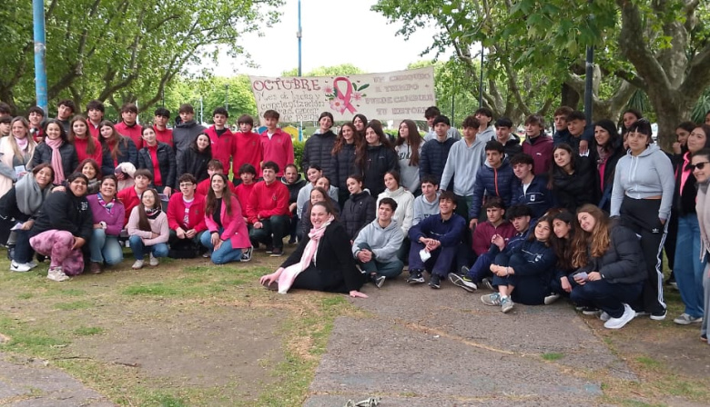 El CAPS Norte e instituciones educativas del barrio visibilizaron la lucha contra el cáncer de mama