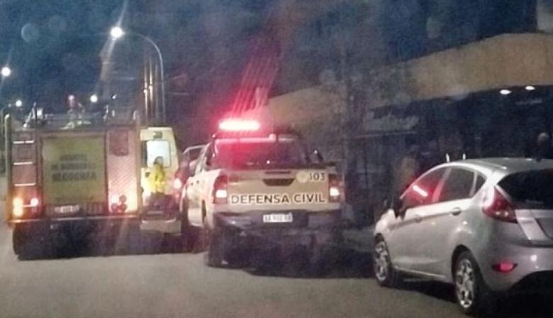 Emergencia en edificio de calle 6: una mujer de 92 años fue rescatada y trasladada al hospital