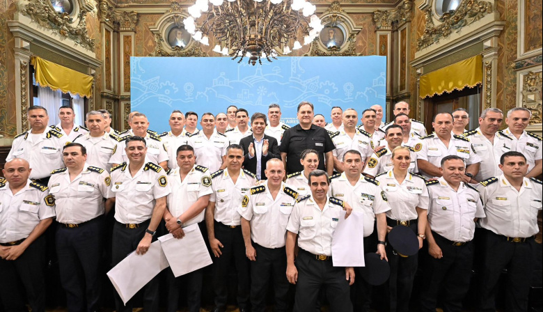 Oscar Orellano recibió el  diploma de comisario general