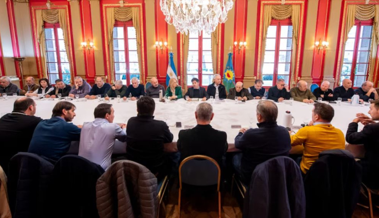 Kicillof busca apoyo de los intendentes para aprobar un nuevo endeudamiento y fortalecer su gestión