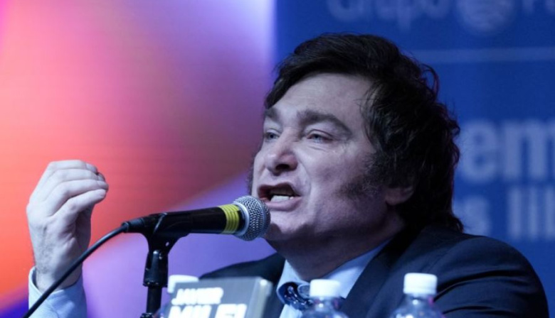 Milei negó la eliminación del monotributo y acusó a periodistas de “delincuentes”