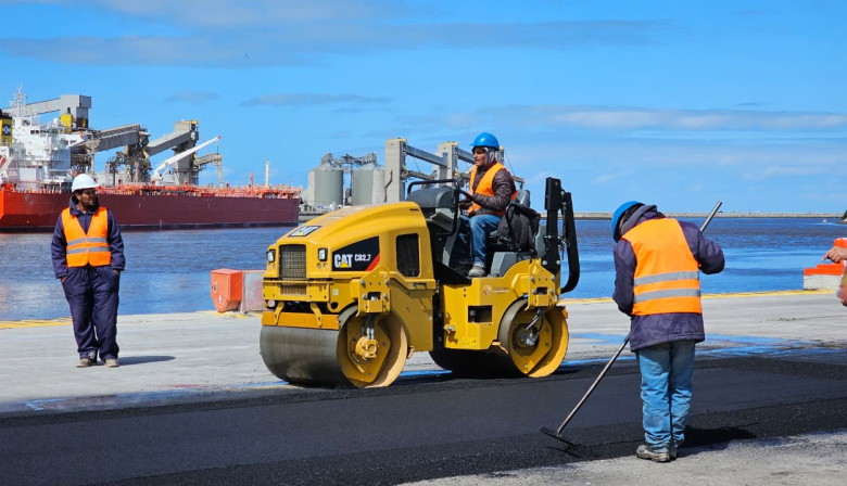 Puerto Quequén finalizó la obra de repavimentación y bacheo de los sitios 8, 9 y 10