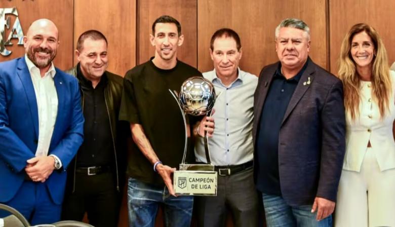 Otro mamarracho del Chiqui Tapia: entregó un título que nadie sabía que estaba en juego