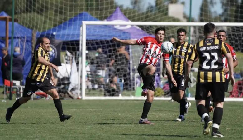 Este viernes comenzaron las finales nacionales de fútbol senior con más de 70 equipos y miles de visitantes