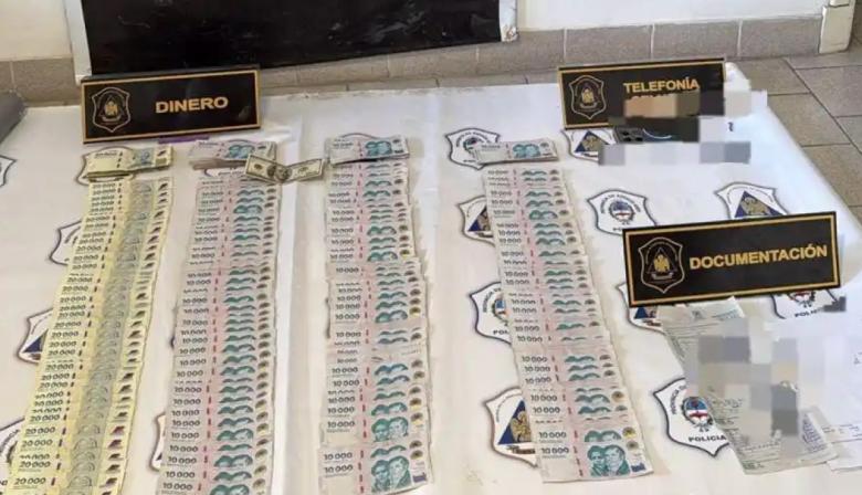 Allanamientos por el millonario faltante a un comerciante: secuestran dinero y un joven quedó bajo investigación