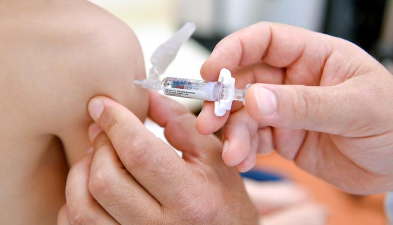 Refuerzan estrategias para mejorar la cobertura de vacunación infantil en la ciudad