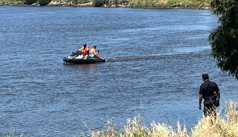 Continúa sin resultados la búsqueda del joven desaparecido en el Río Quequén: refuerzan el operativo