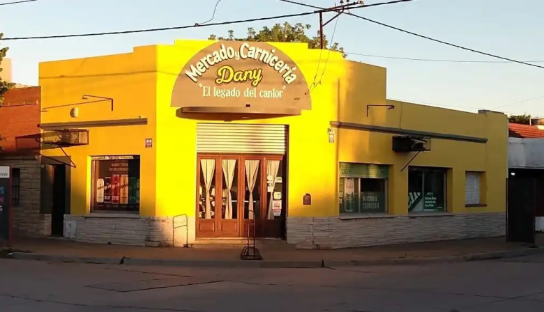 Robo en un mercado de 67 y 52: sustrajeron dinero y mercadería tras ingresar durante la madrugada