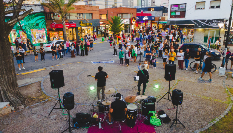 Todo listo para los espectáculos callejeros nocturnos durante el verano necochense