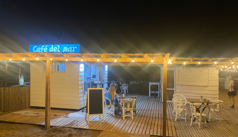 Café del Mar abrió sus puertas en Playa Karamawi y propone disfrutar café de especialidad frente a puestas de sol soñadas