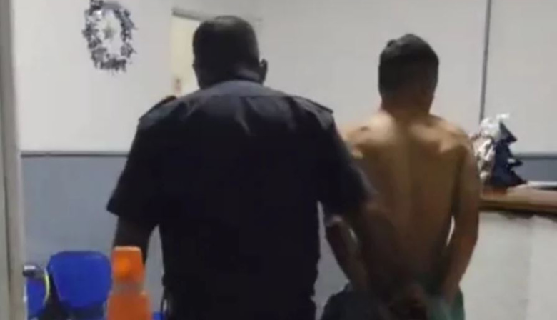 Irrumpió en una casa, amenazó a su dueño con un cuchillo y fue detenido