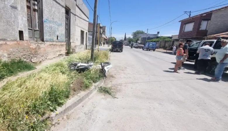 Joven hospitalizado tras un choque entre una moto y un utilitario en 63 y 72