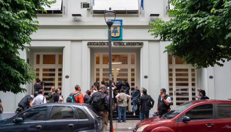 La Justicia ordenó 33 allanamientos a clubes por el vínculo con la financiera ligada a Tapia