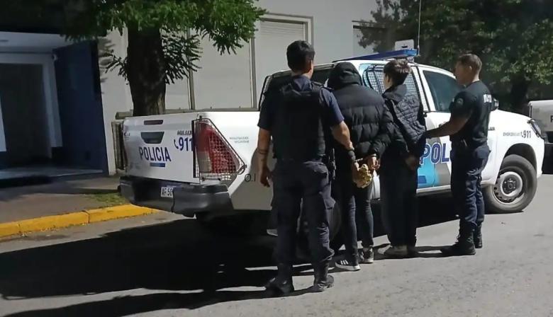 Dos hombres fueron aprehendidos en calle 24 cuando intentaban ingresar por los techos a una casa