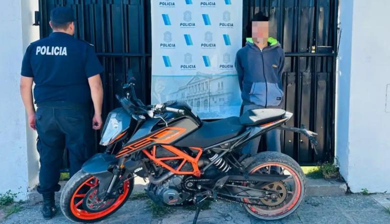 Dos allanamientos por picadas ilegales: secuestraron una moto robada y hay un aprehendido
