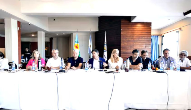 El peronismo bonaerense reabre el debate por las reelecciones en una cumbre kicillofista
